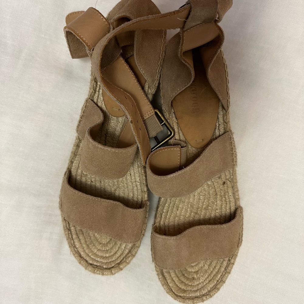 Woman’s platform suede tan size 9, worn 4 times